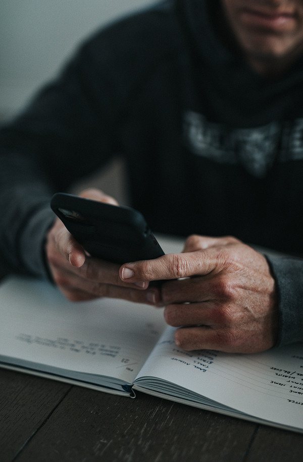 Что написать девушке в первом сообщении: 6 стратегий, которые помогут получить ответ