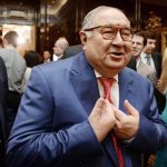 Холдинг USM Алишера Усманова (справа) продал пакет своих акций VK группе «Согаз»