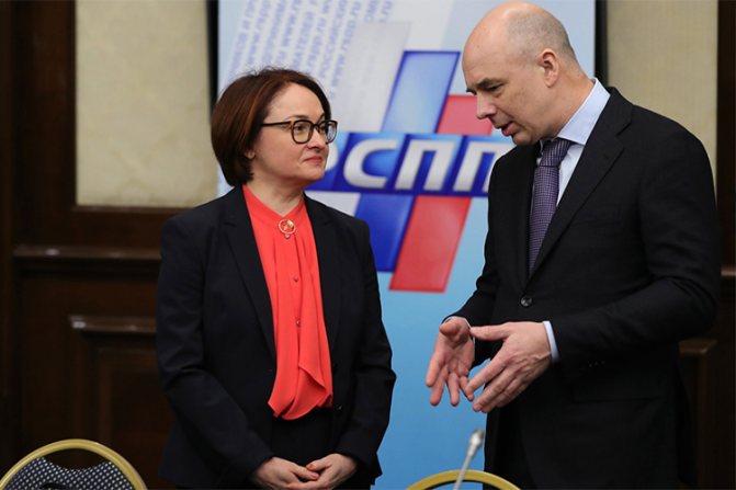 «Когда уйдут Набиуллина с Силуановым, то мы увидим сразу же. Если не уйдут, тогда это обозначает, что у Путина нет понимания того, что нужно. Тогда, конечно, будут тяжелые времена. Но всё же есть ощущение, что если бы он этого не понимал, то не стал бы так действовать»