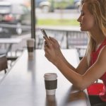 Почему девушка не отвечает на сообщения
