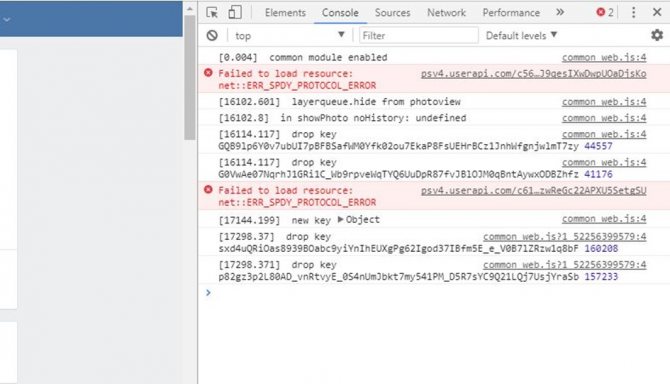Вверху выбираем вкладку Console и переходим в консоль